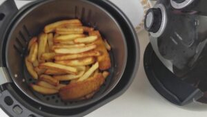 Come cucinare le patatine fritte con la friggitrice ad aria