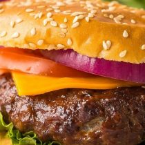 Quanto tempo ci vuole per cuocere gli hamburger nella friggitrice ad aria